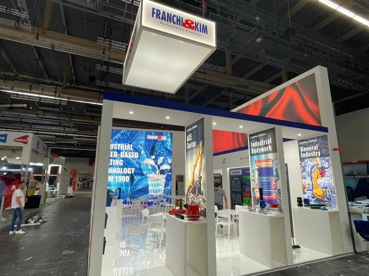 Render 3D stand fiera fotorealistico VipstandGroup
