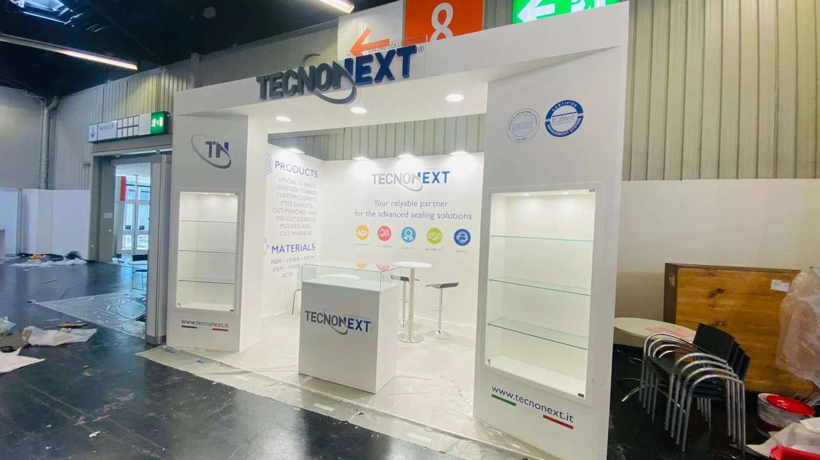 Dettaglio costruzione stand fieristico — precisione VipstandGroup